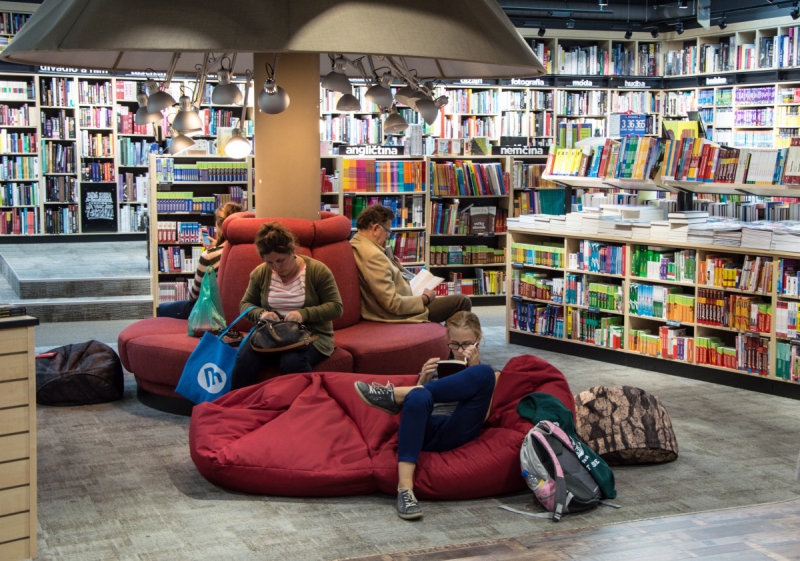 vente-LES FERRES-min_books_bookstore_book_reader_readers_reading_shop_sale_books-849006