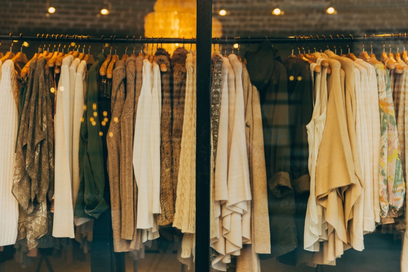 vente-LES FERRES-min_clothe_fashion_store_shop_window_store_front-21277